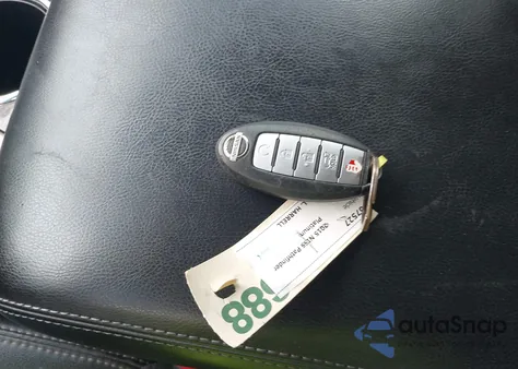 2015 Nissan Pathfinder Platinum z USA, uszkodzony, nr VIN 5N1AR2MN1FC695961